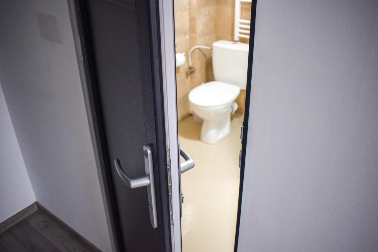 B House Rooms Iasi Ngoại thất bức ảnh